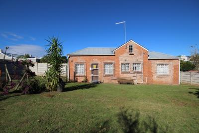 Cottage For Sale in Kingswood, Grahamstown